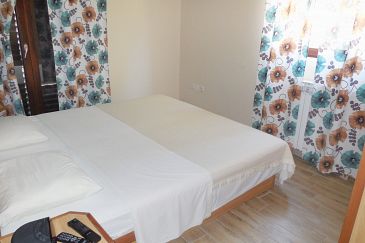 Bedroom Petrčane, Bedroom u smještaju tipa room, dostupna klima, dopusteni kucni ljubimci i WIFI.