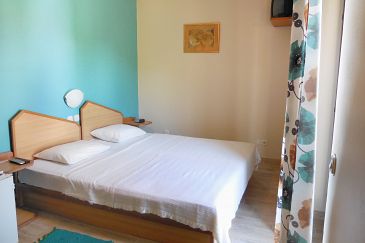 Bedroom Petrčane, Bedroom u smještaju tipa room, dostupna klima, dopusteni kucni ljubimci i WIFI.