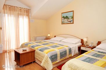Bedroom Kaštel Štafilić, Bedroom u smještaju tipa room, WIFI.