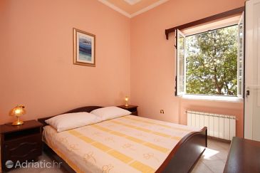 Bedroom Mošćenička Draga, Bedroom u smještaju tipa room, dopusteni kucni ljubimci i WIFI.