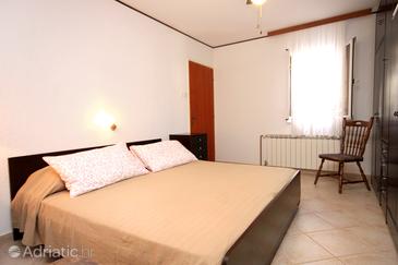 Bedroom Brseč, Bedroom u smještaju tipa room, dopusteni kucni ljubimci i WIFI.