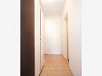 Hallway Hallway - Room S-3448-d - Rooms Cres (Cres) - 3448