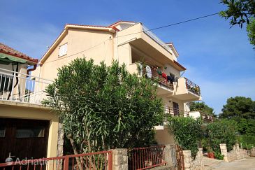 Property - Apartments 4017 Property Jelsa (Hvar) - Accommodation 4017 - Apartments near sea.