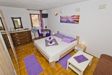 Bedroom Hvar, Bedroom u smještaju tipa room, dopusteni kucni ljubimci i WIFI.