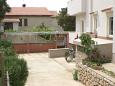 Parking lot - Apartments 4098 Parking lot Mandre (Pag) - Accommodation 4098 - Apartments near sea with pebble beach.