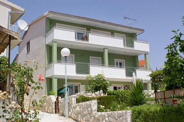 Property - Apartments and Rooms 4216 Property Primošten (Primošten) - Accommodation 4216 - Apartments and Rooms near sea with pebble beach.