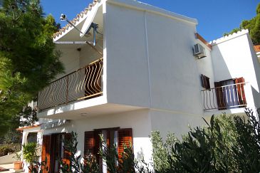 Property Marušići, Omiš, Property 4282 - Apartments with pebble beach.