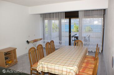 Dining room Slatine, Dining room u smještaju tipa apartment, WIFI.
