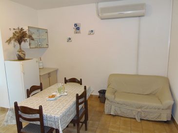 Dining room Lumbarda, Dining room u smještaju tipa apartment, dostupna klima i WIFI.