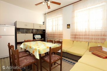 Dining room Lumbarda, Dining room u smještaju tipa apartment.