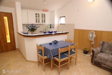 Dining room Karbuni, Dining room u smještaju tipa apartment, dostupna klima i dopusteni kucni ljubimci.
