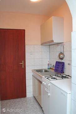 Kitchen Orebić, Kitchen u smještaju tipa studio-apartment.