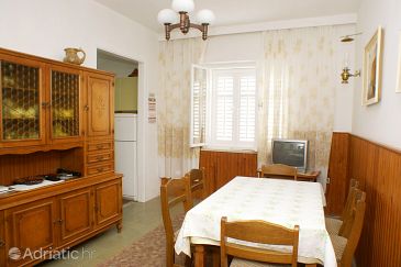 Dining room Orebić, Dining room u smještaju tipa apartment, dostupna klima i WIFI.