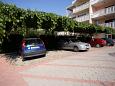 Parking lot - Apartments 4650 Parking lot Duće (Omiš) - Accommodation 4650 - Apartments with sandy beach.