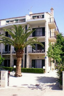 Property - Apartments 4651 Property Podstrana (Split) - Accommodation 4651 - Apartments near sea with pebble beach.