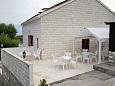Courtyard - Rooms 4665 Courtyard Splitska (Brač) - Accommodation 4665 - Rooms near sea with rocky beach.