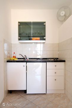 Kitchen Mlini, Kitchen u smještaju tipa studio-apartment, dopusteni kucni ljubimci i WIFI.