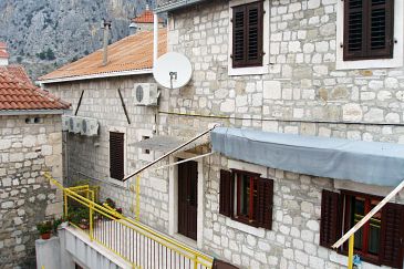 Property - Apartments 4851 Property Omiš (Omiš) - Accommodation 4851 - Apartments near sea with sandy beach.