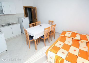 Dining room Seget Vranjica, Dining room u smještaju tipa apartment, WIFI.