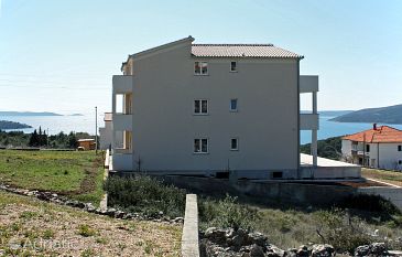 Property - Apartments 4870 Property Seget Vranjica (Trogir) - Accommodation 4870 - Apartments with pebble beach.
