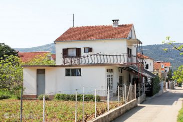 Property Poljica, Trogir, Property 4885 - Apartments blizu mora with pebble beach.