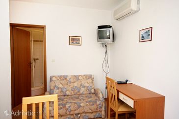 Living room Tisno, Living room u smještaju tipa studio-apartment, dostupna klima i WIFI.