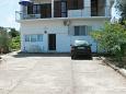 Parking lot - Apartments 5080 Parking lot Jezera (Murter) - Accommodation 5080 - Apartments with pebble beach.