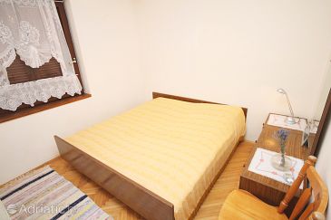 Bedroom Tisno, Bedroom u smještaju tipa room, dopusteni kucni ljubimci i WIFI.