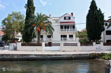 Property - Apartments and Rooms 5160 Property Seget Vranjica (Trogir) - Accommodation 5160 - Apartments and Rooms near sea with pebble beach.