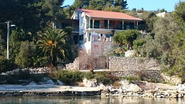 Property - Apartments 5166 Property Rogač (Šolta) - Accommodation 5166 - Apartments near sea with pebble beach.