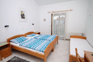 Bedroom Gornje selo, Bedroom u smještaju tipa room, dostupna klima, dopusteni kucni ljubimci i WIFI.