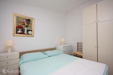 Bedroom Makarska, Bedroom u smještaju tipa room, dopusteni kucni ljubimci i WIFI.