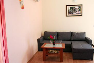 Living room Podstrana, Living room u smještaju tipa apartment, dostupna klima, dopusteni kucni ljubimci i WIFI.