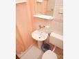 Bathroom Baška, Bathroom u smještaju tipa room, dopusteni kucni ljubimci i WIFI.