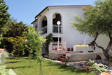 Property - Apartments 5430 Property Baška (Krk) - Accommodation 5430 - Apartments with pebble beach.