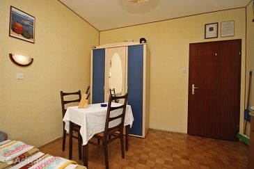 Dining room Crikvenica, Dining room u smještaju tipa studio-apartment, dopusteni kucni ljubimci i WIFI.