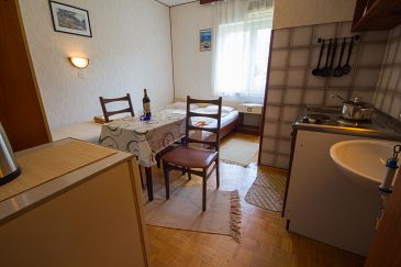 Dining room Crikvenica, Dining room u smještaju tipa studio-apartment, dopusteni kucni ljubimci i WIFI.