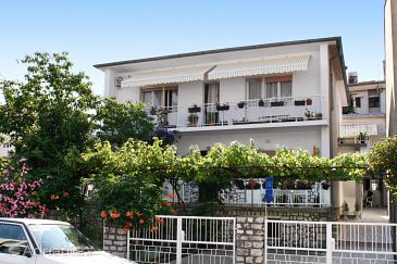 Property - Apartments 5550 Property Selce (Crikvenica) - Accommodation 5550 - Apartments near sea with pebble beach.