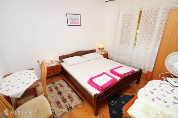 Bedroom Novi Vinodolski, Bedroom u smještaju tipa room, WIFI.