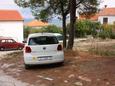 Parking lot - Apartments 5664 Parking lot Splitska (Brač) - Accommodation 5664 - Apartments near sea.