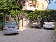 Parking lot - Apartments 5691 Parking lot Jelsa (Hvar) - Accommodation 5691 - Apartments near sea with pebble beach.