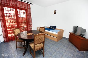 Dining room Bibinje, Dining room u smještaju tipa apartment, dostupna klima i WIFI.