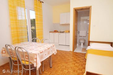 Dining room Sukošan, Dining room u smještaju tipa apartment, WIFI.