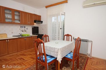 Dining room Tkon, Dining room u smještaju tipa apartment, dostupna klima i WIFI.