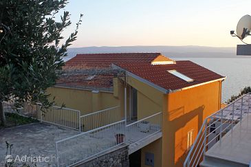 Property - Apartments 5956 Property Nemira (Omiš) - Accommodation 5956 - Apartments near sea with pebble beach.