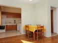 Dining room Slatine, Dining room u smještaju tipa apartment, WIFI.