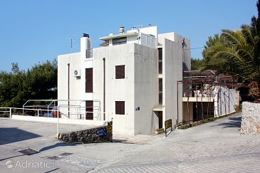 Property - Apartments 6046 Property Nemira (Omiš) - Accommodation 6046 - Apartments near sea with pebble beach.