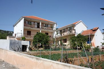 Property - Apartments 6117 Property Vinišće (Trogir) - Accommodation 6117 - Apartments with pebble beach.