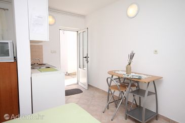 Dining room Ražanac, Dining room u smještaju tipa studio-apartment, WIFI.