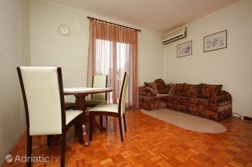 Dining room Biograd na Moru, Dining room u smještaju tipa apartment, dostupna klima.